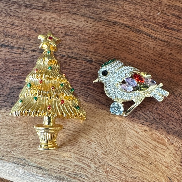 Jewelry - Gold Christmas Tree and Bird Brooch Set